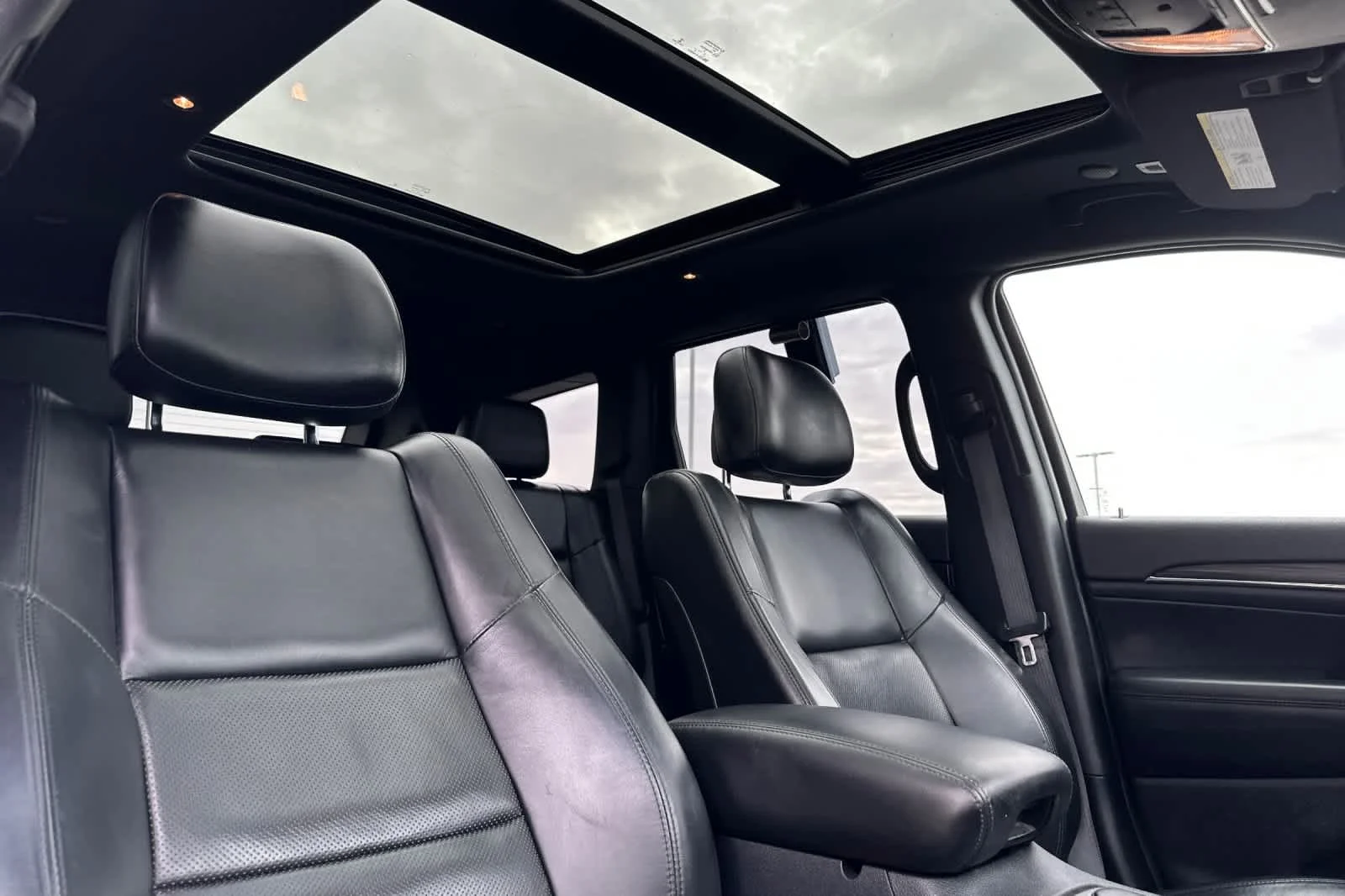 Certified Used 2019 Granite Crystal Clearcoat Metallic Jeep Limited image 17