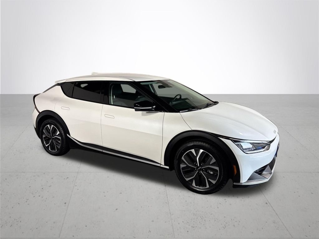 Used 2024 White Kia Light image 4