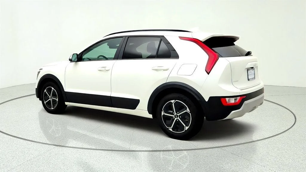 Used 2024 Snow White Pearl Kia EX FWD image 7