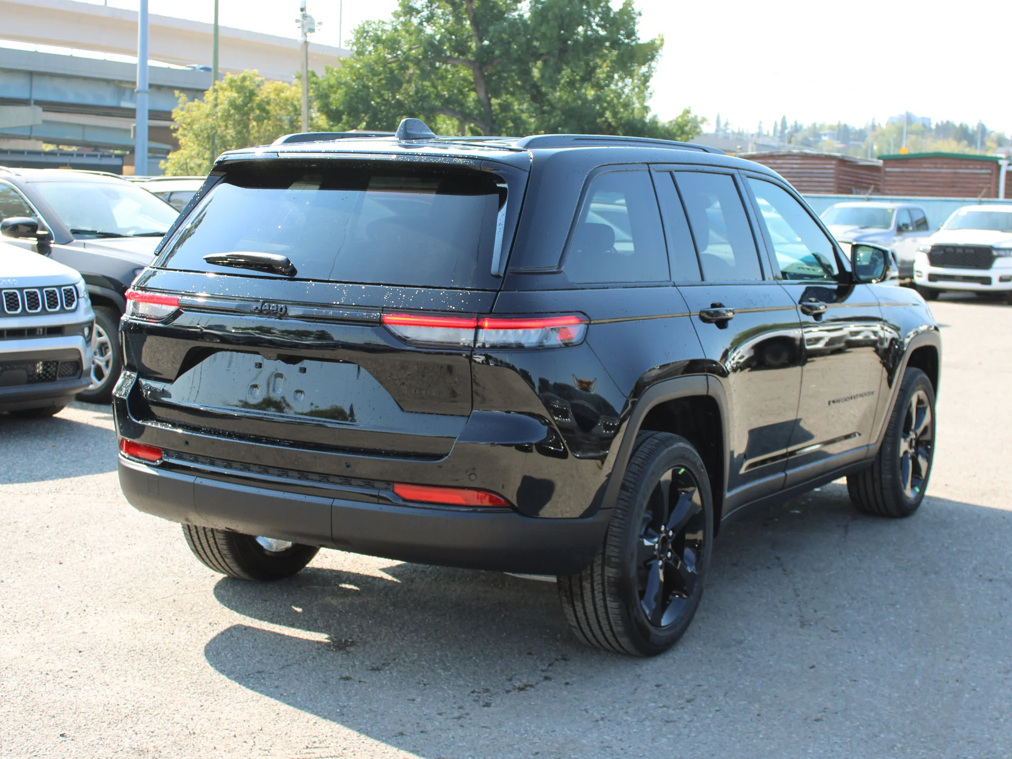 New 2025 Black Jeep Altitude* 4x4, Sunroof, Trailer Tow Pkg, Heated Leather image 5