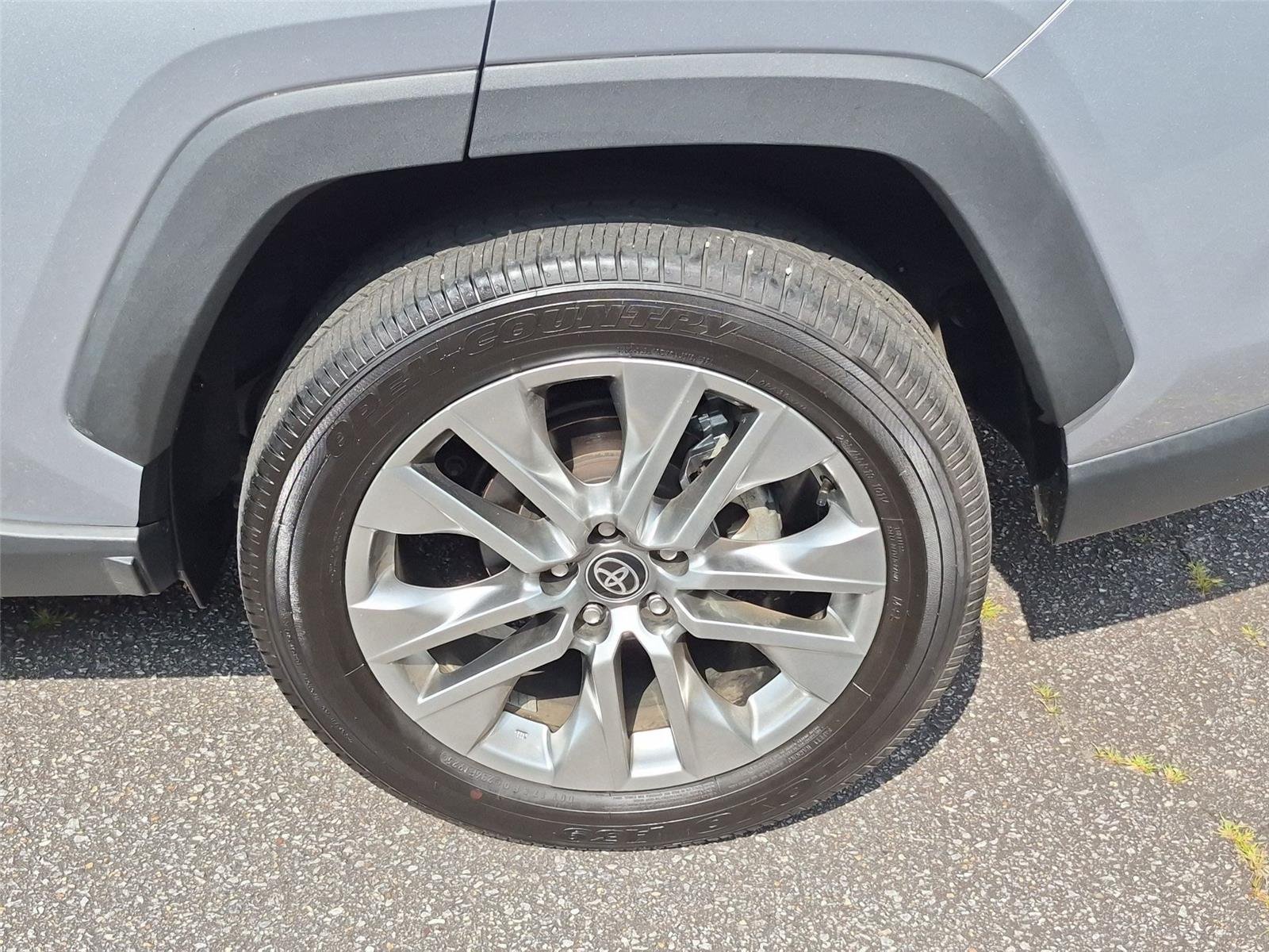 Used 2025 Silver Sky Metallic Toyota XLE Premium image 11