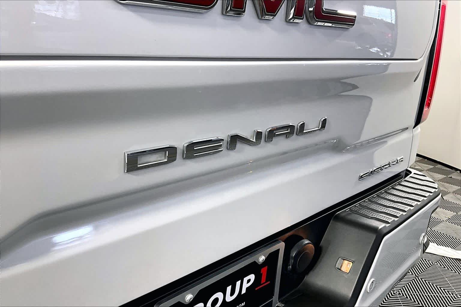 Used 2023 White Frost Tricoat GMC Denali image 10