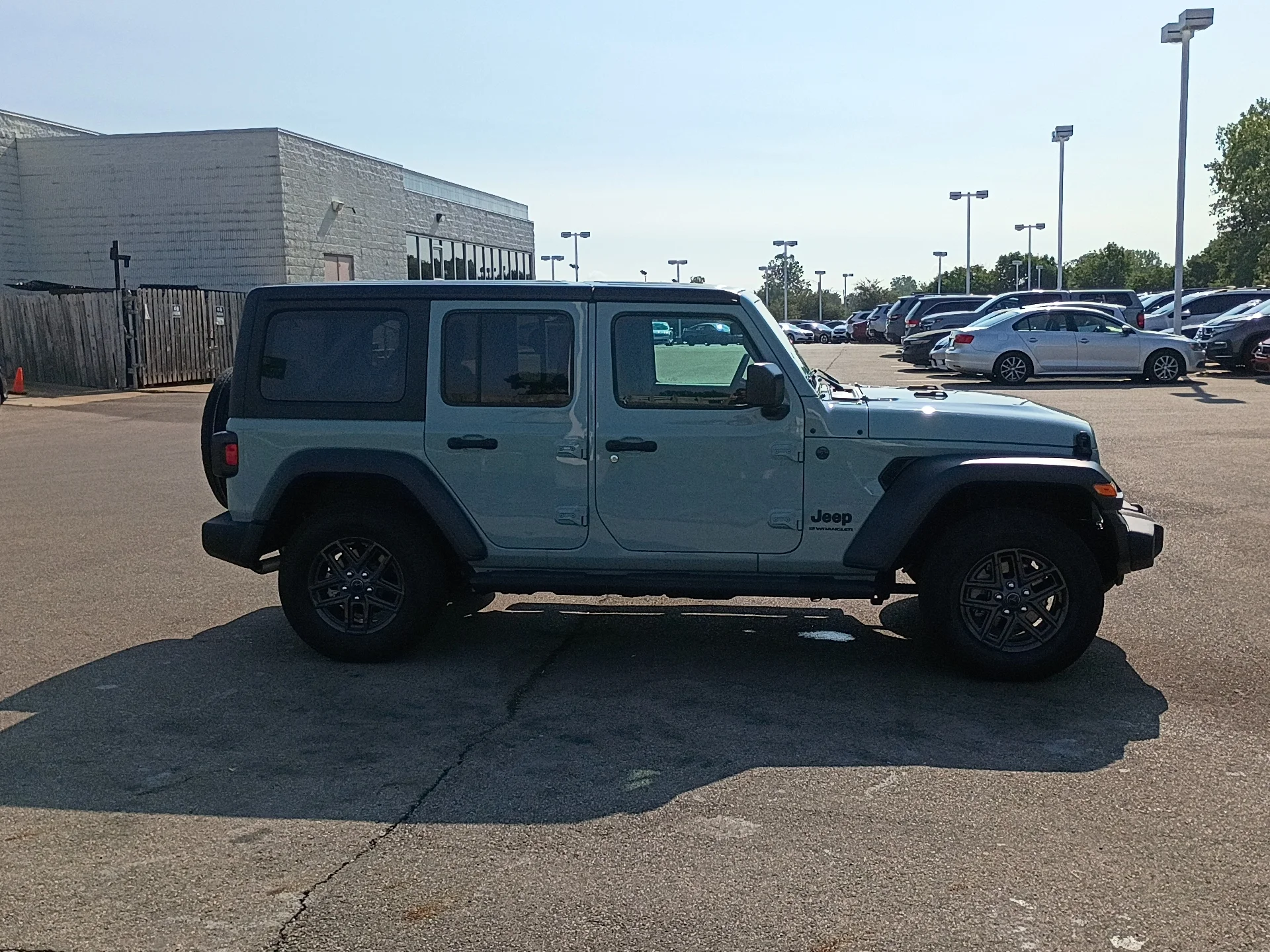 Used 2024 Earl Clear Coat Jeep Sport S image 2