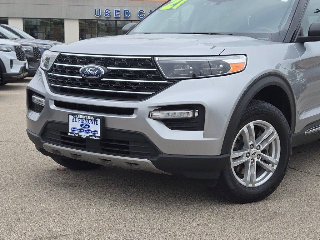 Used 2021 Silver Ford XLT image 2