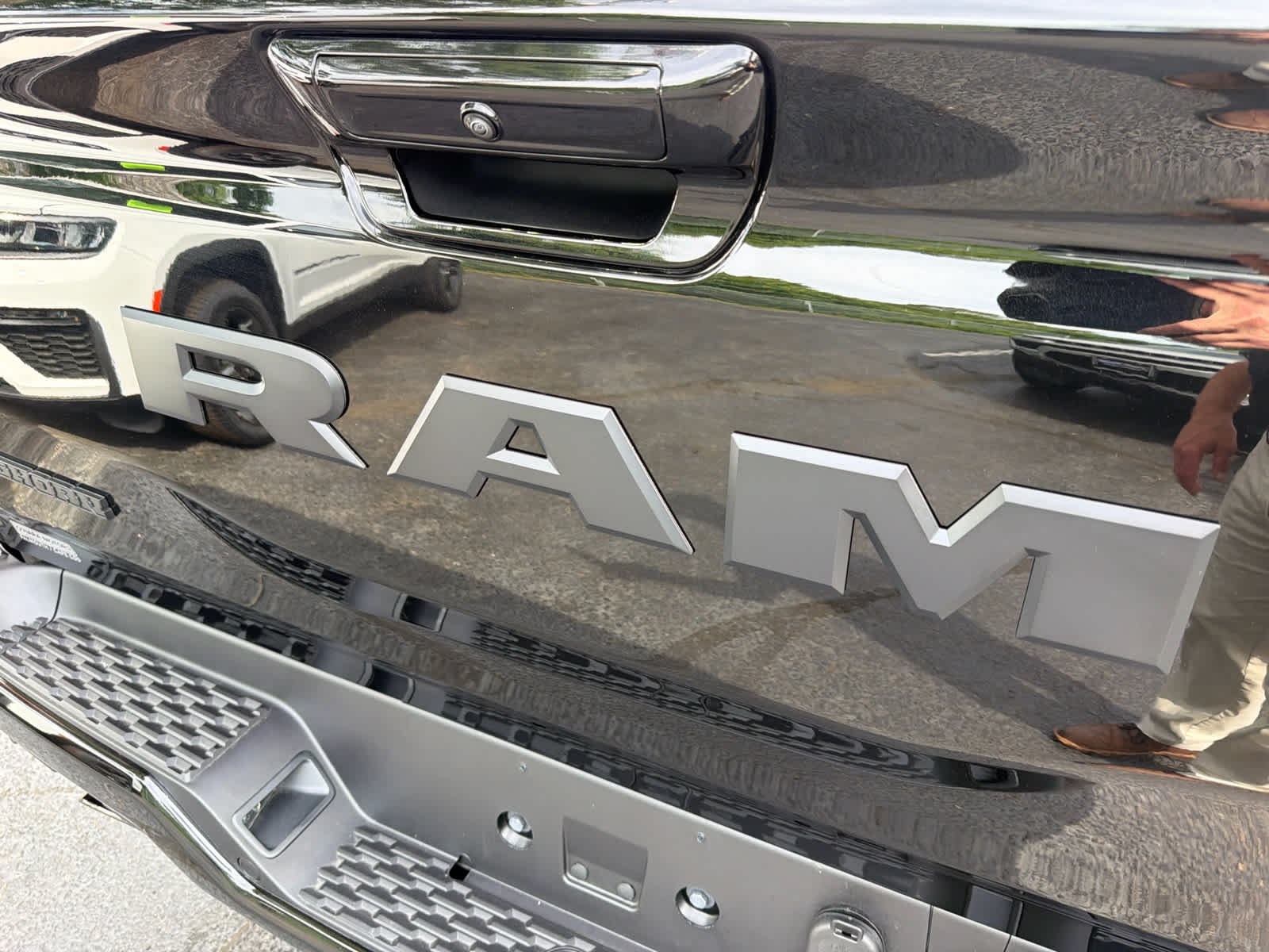 New 2026 Diamond Black Crystal Pearl-Coat Exterior Paint RAM Big Horn image 20