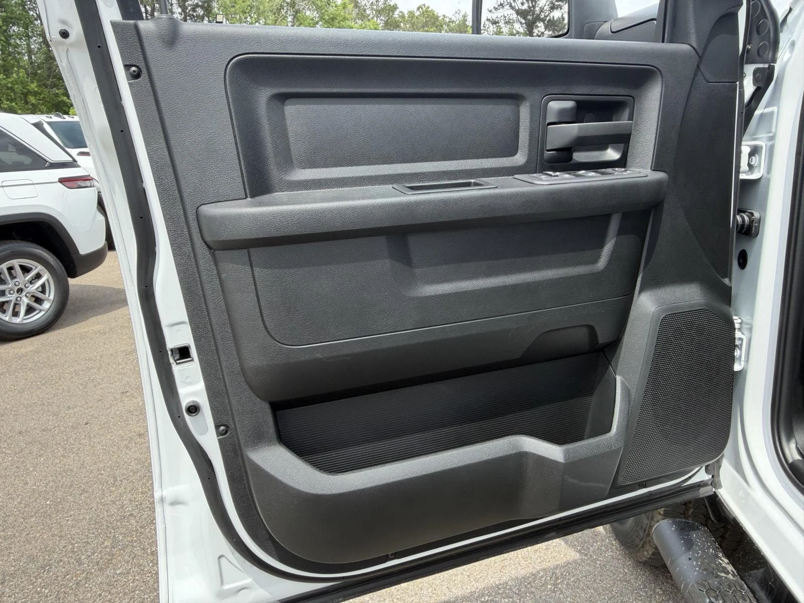 New 2026 Bright White Clear-Coat Exterior Paint RAM Tradesman image 16
