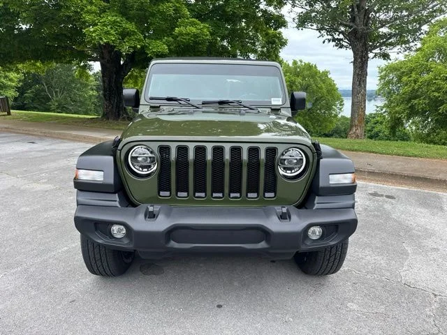 Used 2022 Green Jeep Unlimited Sport Altitude image 2