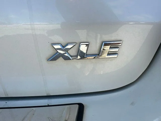 Used 2019 White Toyota XLE image 19