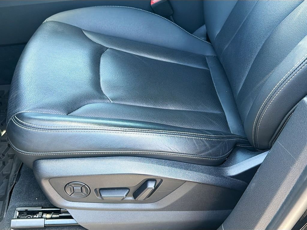 Used 2022 Mythos Black Metallic Audi Premium Plus image 17
