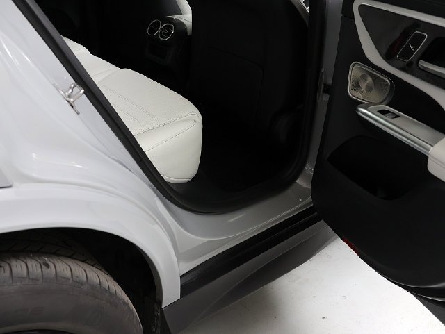 Certified Used 2025 MANUFAKTUR Alpine Grey Mercedes-Benz GLC 350e image 33