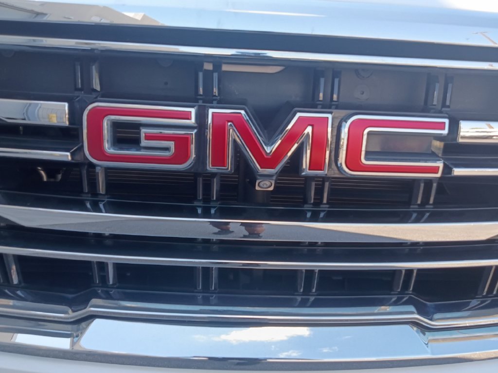 Used 2024 White GMC SLT image 41
