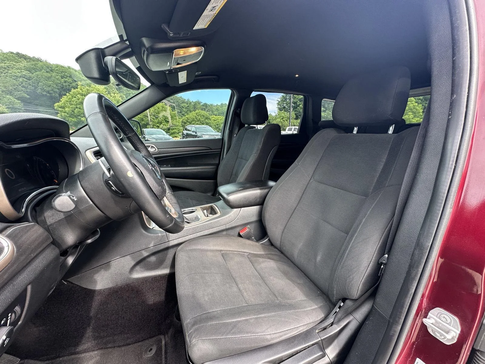 Used 2017 Velvet Red Pearlcoat Jeep Laredo image 9
