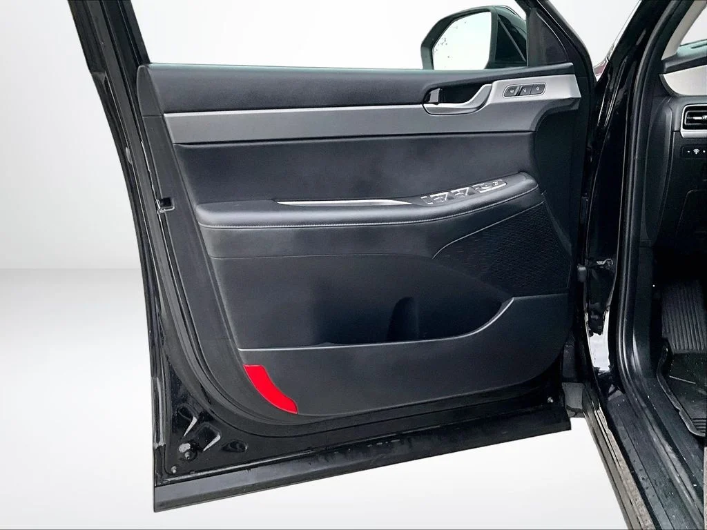 Used 2022 Black Hyundai SEL image 23