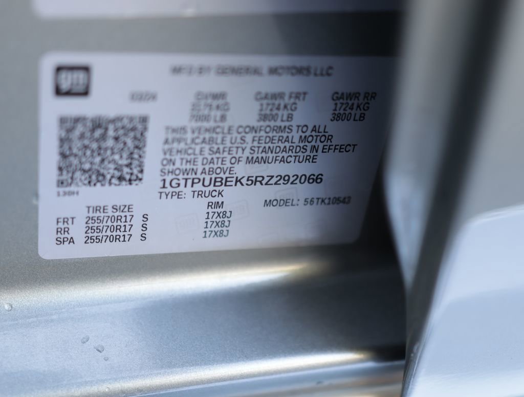 Used 2024 Sterling Metallic GMC SLE image 38
