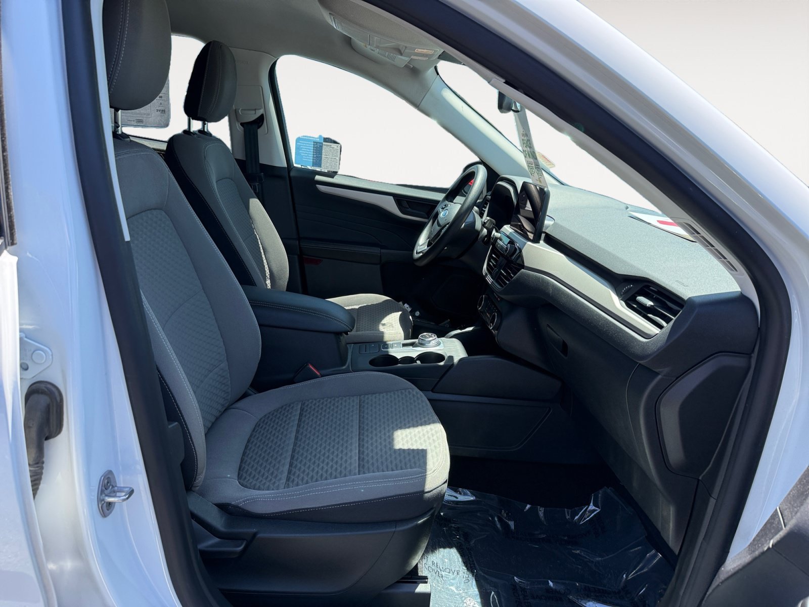 Used 2022 Oxford White Ford SE image 19