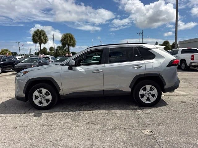 Used 2020 Silver Toyota XLE image 15
