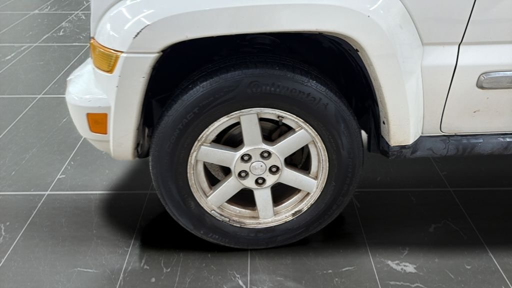 Used 2006 White Jeep Limited image 16