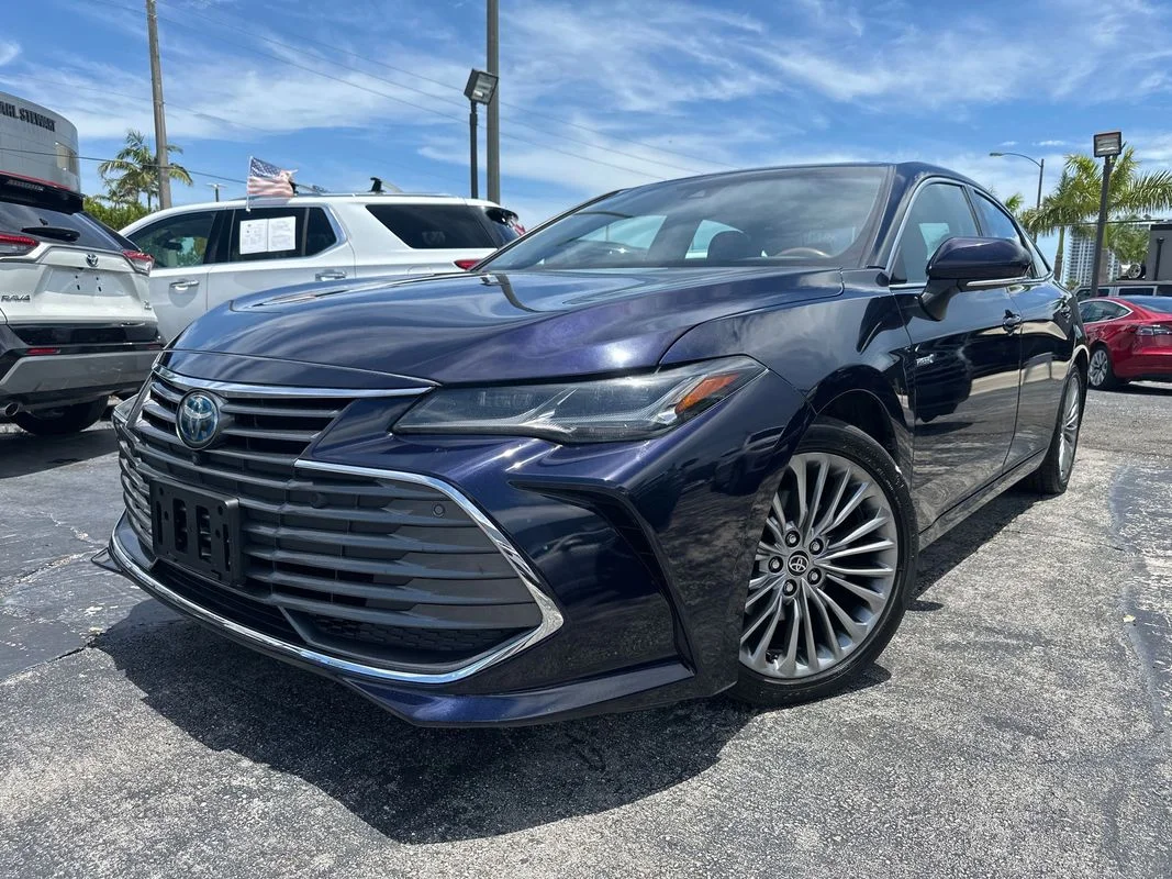 2021 Toyota Avalon Limited Hybrid's photo