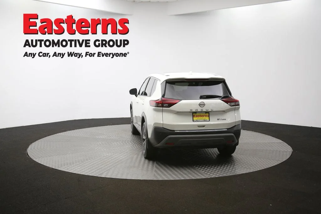 Used 2022 White Nissan SV image 37