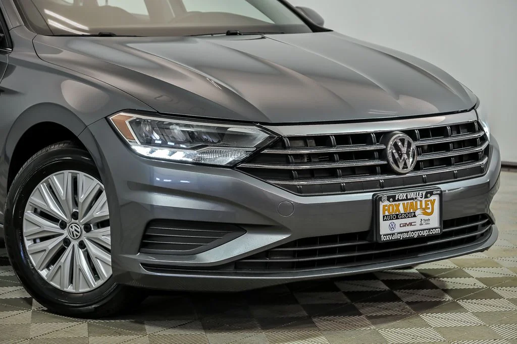 Used 2019 Volkswagen Jetta SE with VIN 3VWC57BU9KM188585 for sale in St. Charles, IL