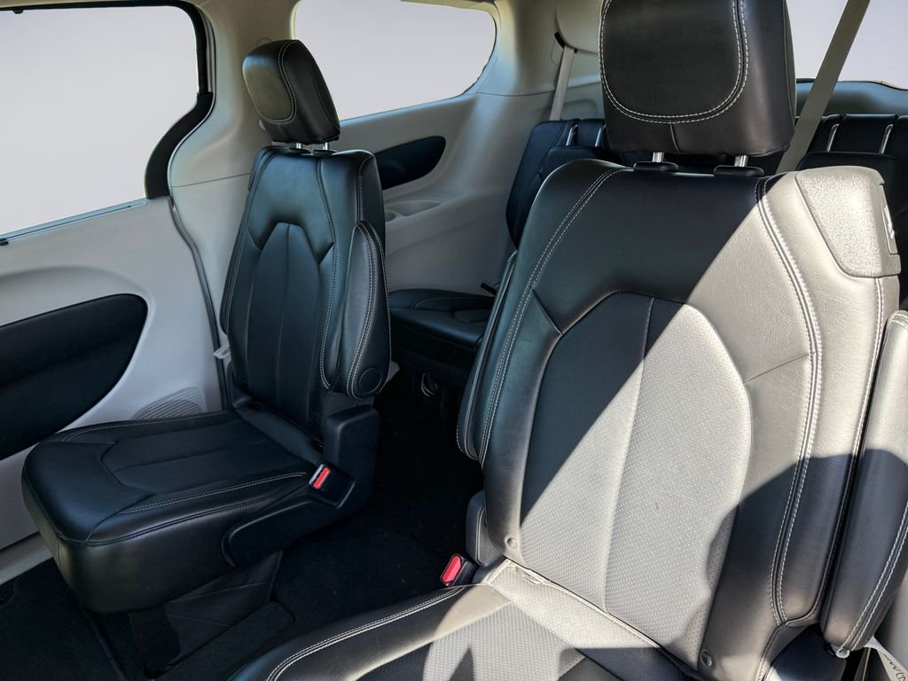 Used 2024 Silver Chrysler Touring L image 16