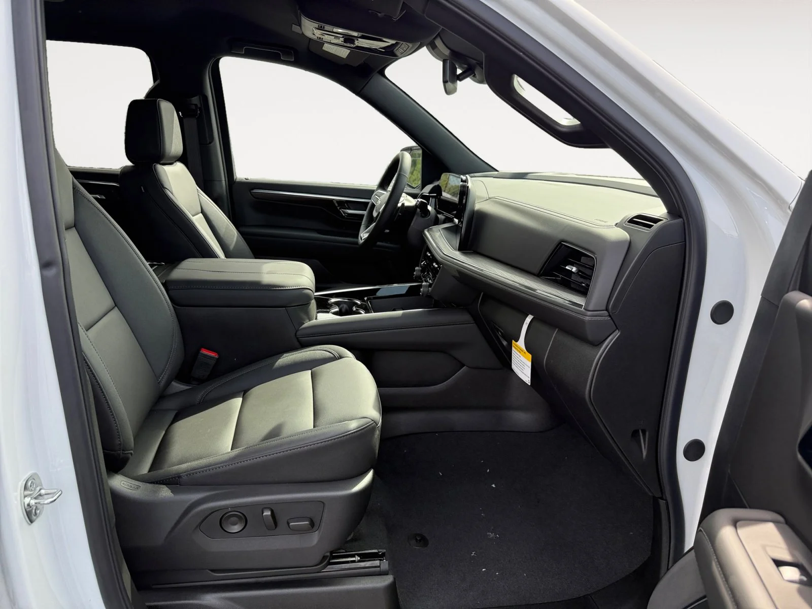 2026 Chevrolet Suburban LT - Photo 17