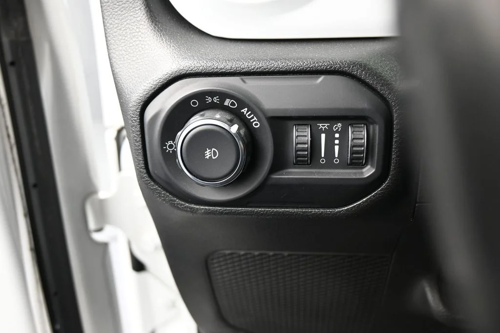 Used 2022 Bright White Clearcoat Jeep Unlimited Sport Altitude image 30