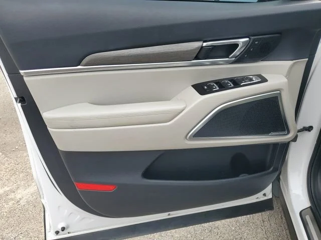 Used 2021 White Kia SX image 8