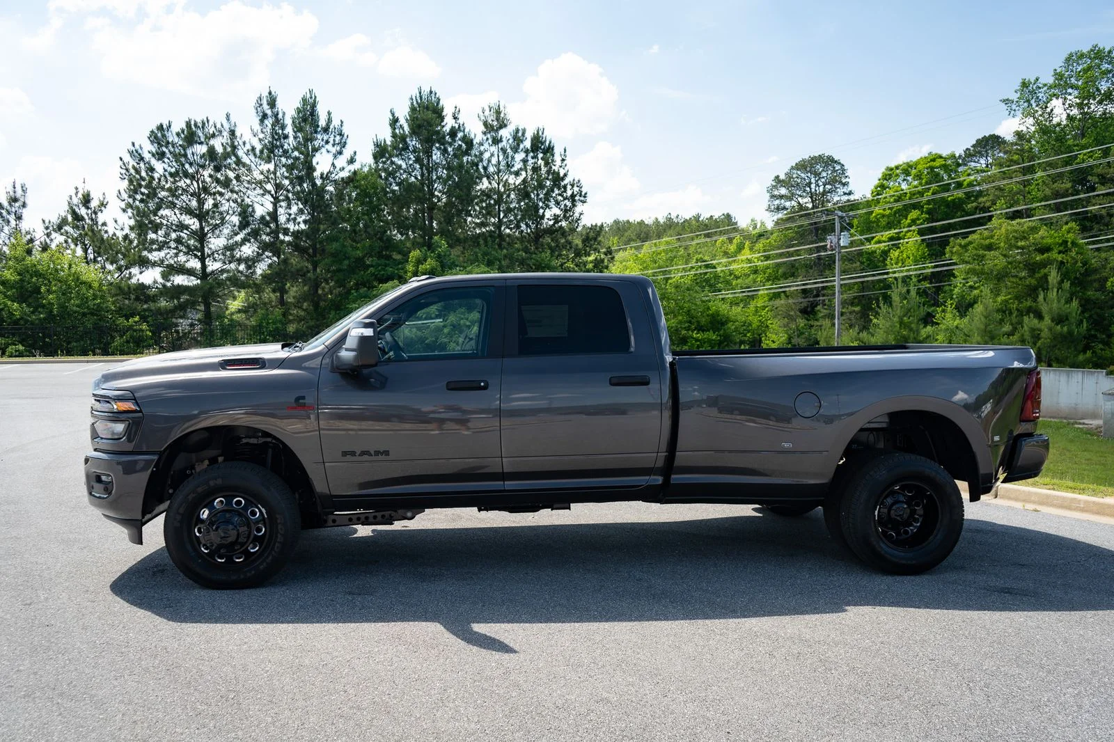 New 2026 Granite Crystal Metallic Clear-Coat Exterior Paint RAM Big Horn image 5