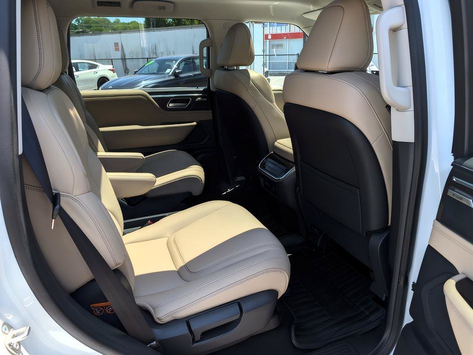 Used 2026 Radiant White INFINITI PURE image 21