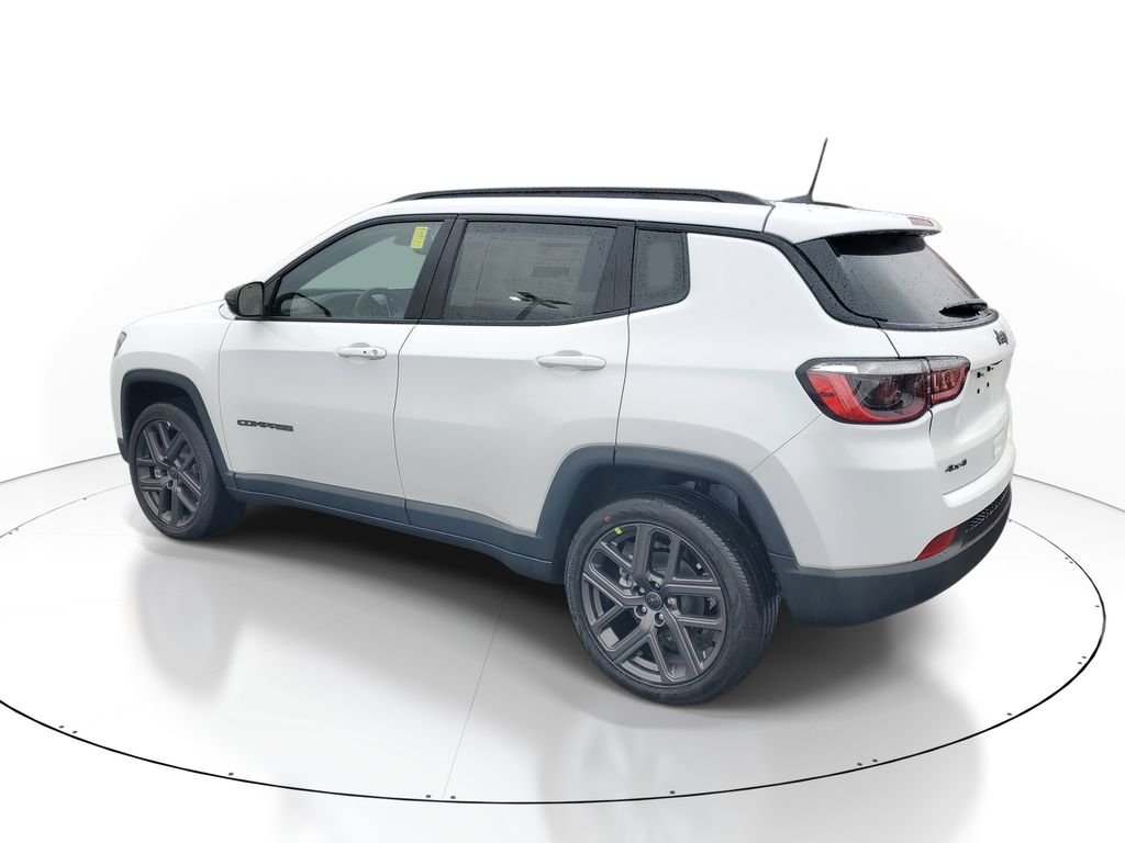 New 2026 Bright White Clearcoat Jeep Latitude image 3