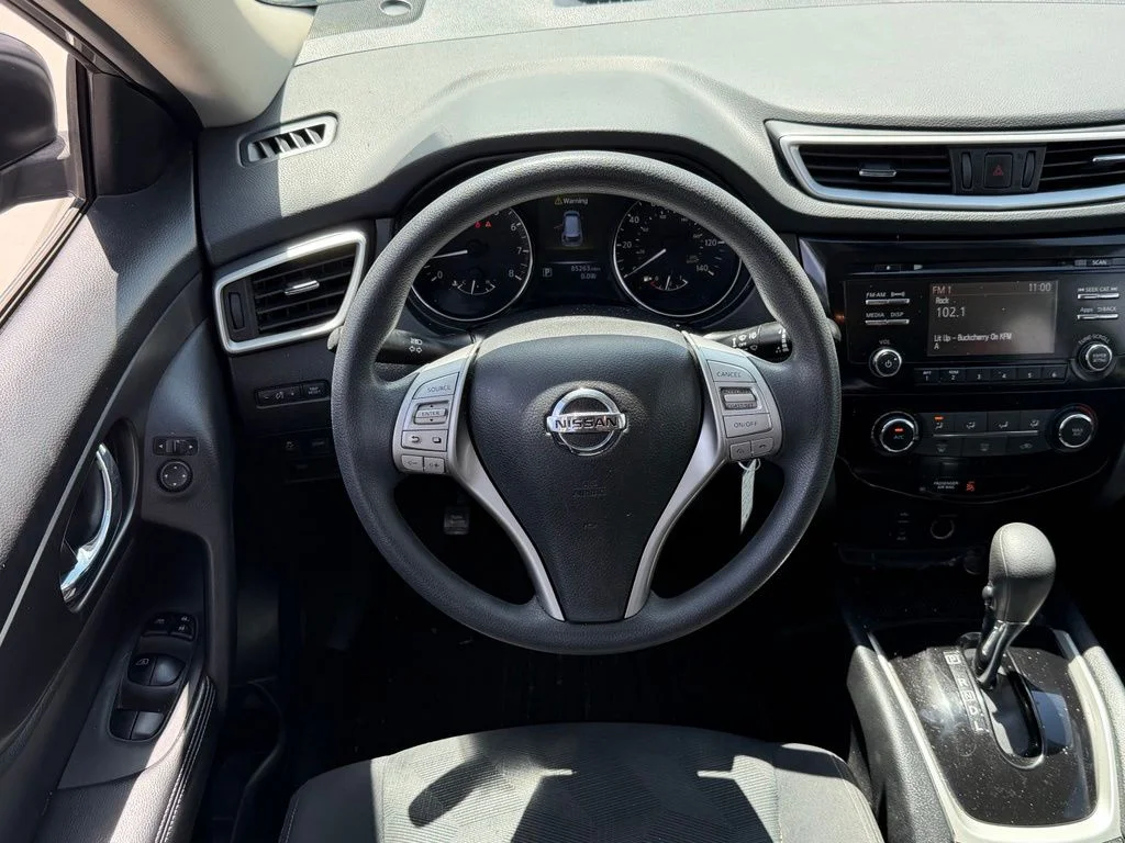 Used 2016 Gray Nissan S image 9