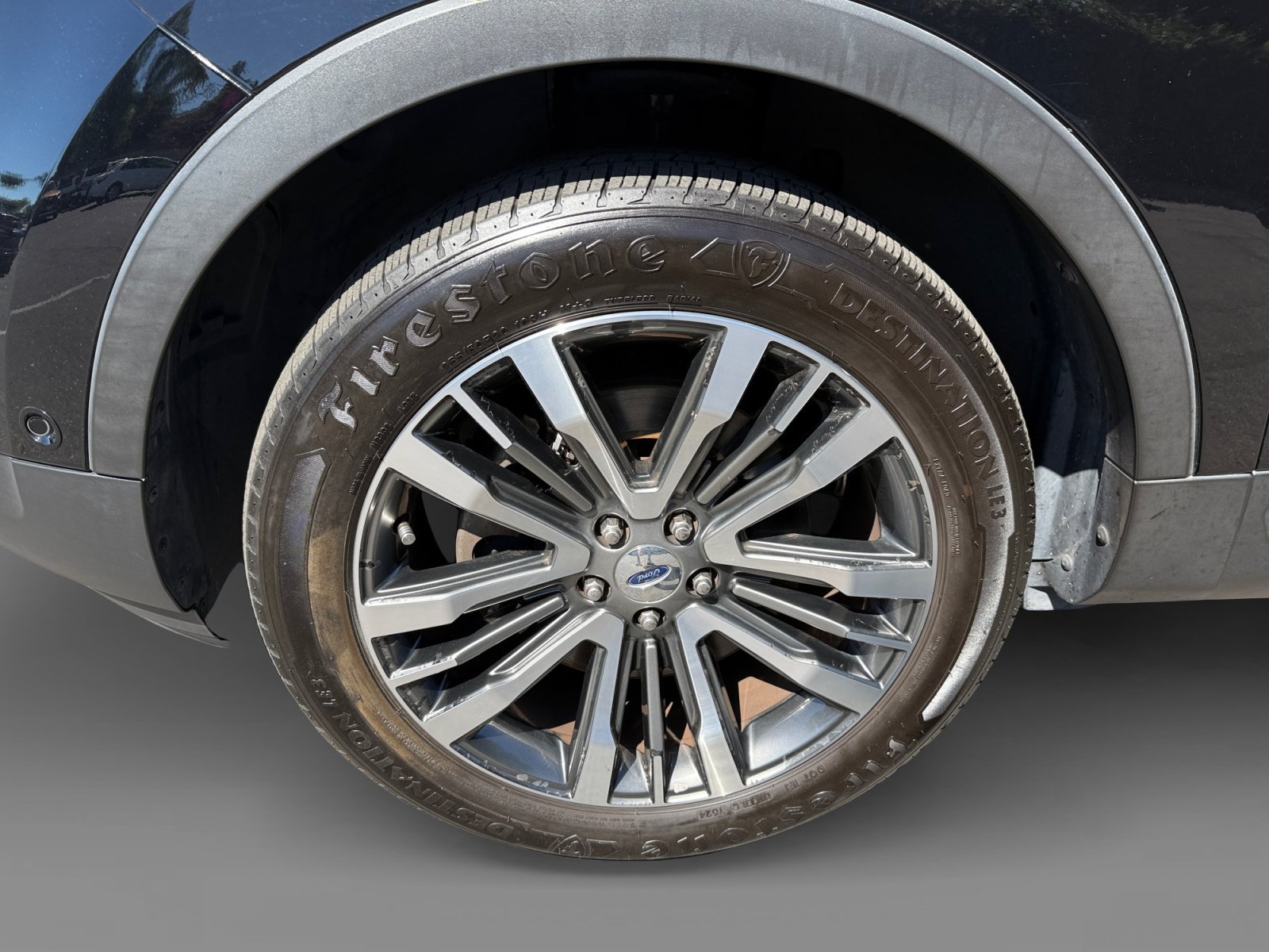 Used 2016 Shadow Black Ford Platinum image 9