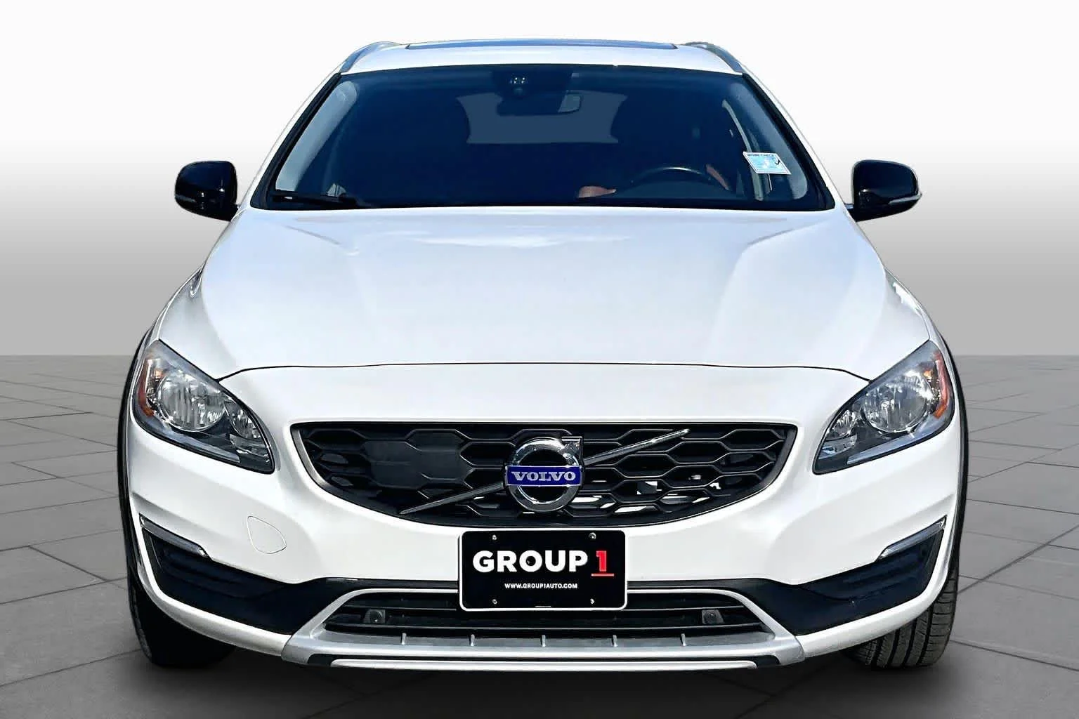 Used 2018 Crystal White Pearl Metallic Volvo  image 4