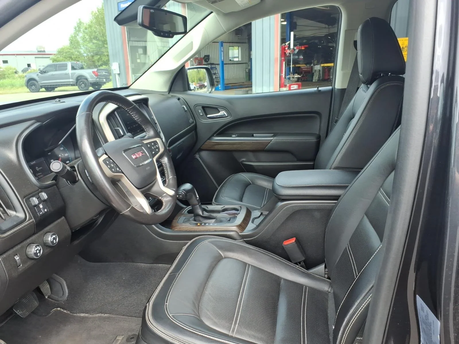 Used 2020 Carbon Black Metallic GMC Denali image 13