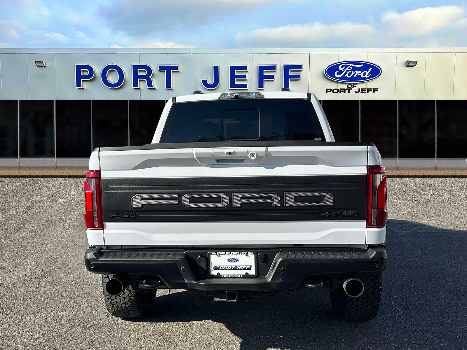 Used 2025 Oxford White Clearcoat Ford Raptor image 7