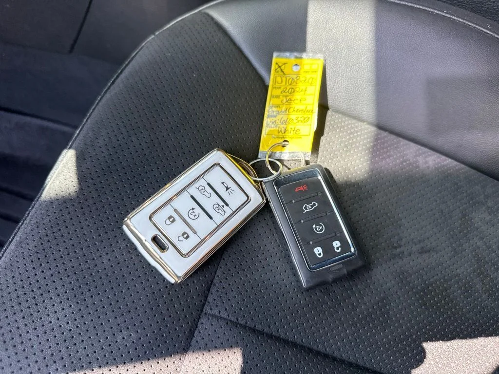 Used 2024 White Jeep Altitude X image 25