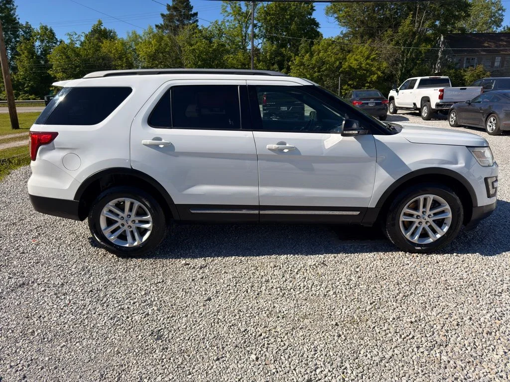 Used 2017 White Ford XLT image 6