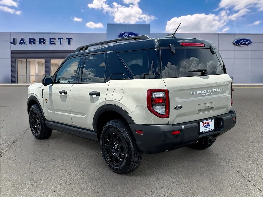 Used 2025 Beige Ford Badlands image 5