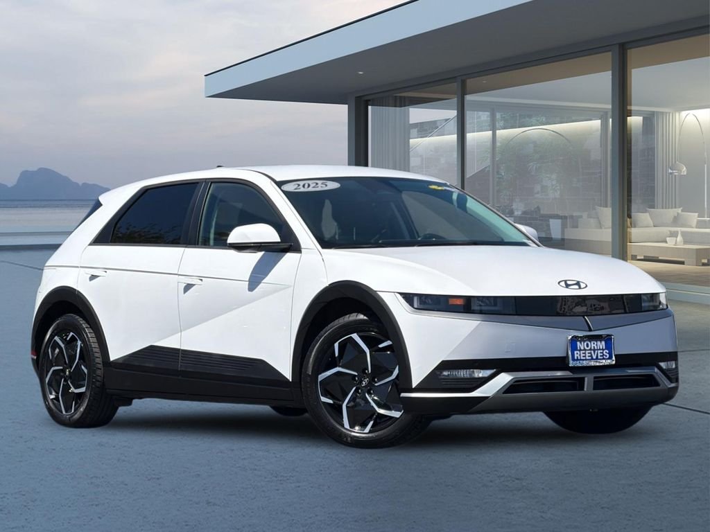 Used 2024 White Hyundai SEL image 1