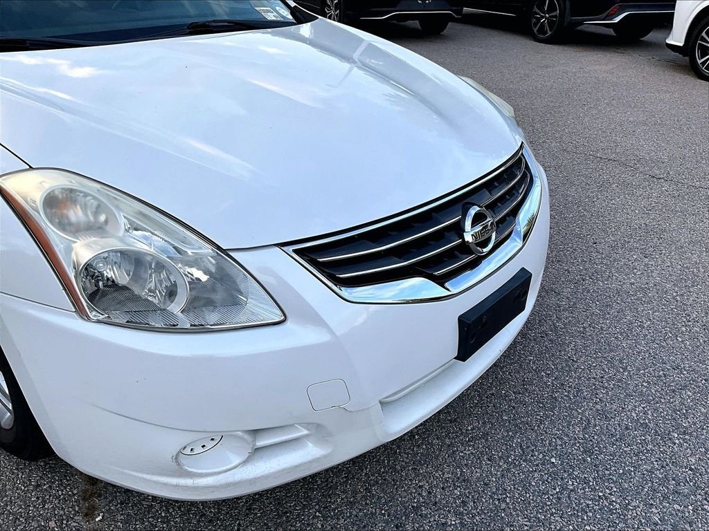 Used 2011 White Nissan 2.5 S image 8