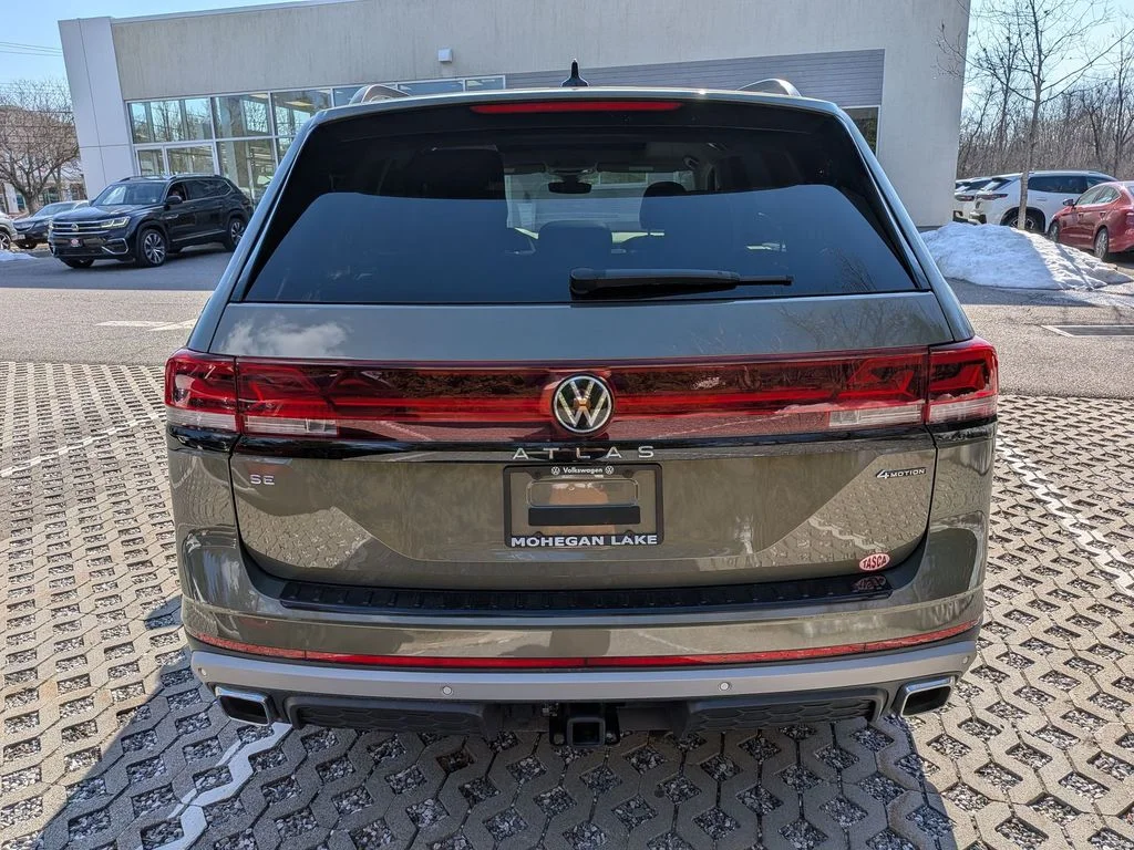 Used 2025 Green Volkswagen 2.0T Peak Edition image 4