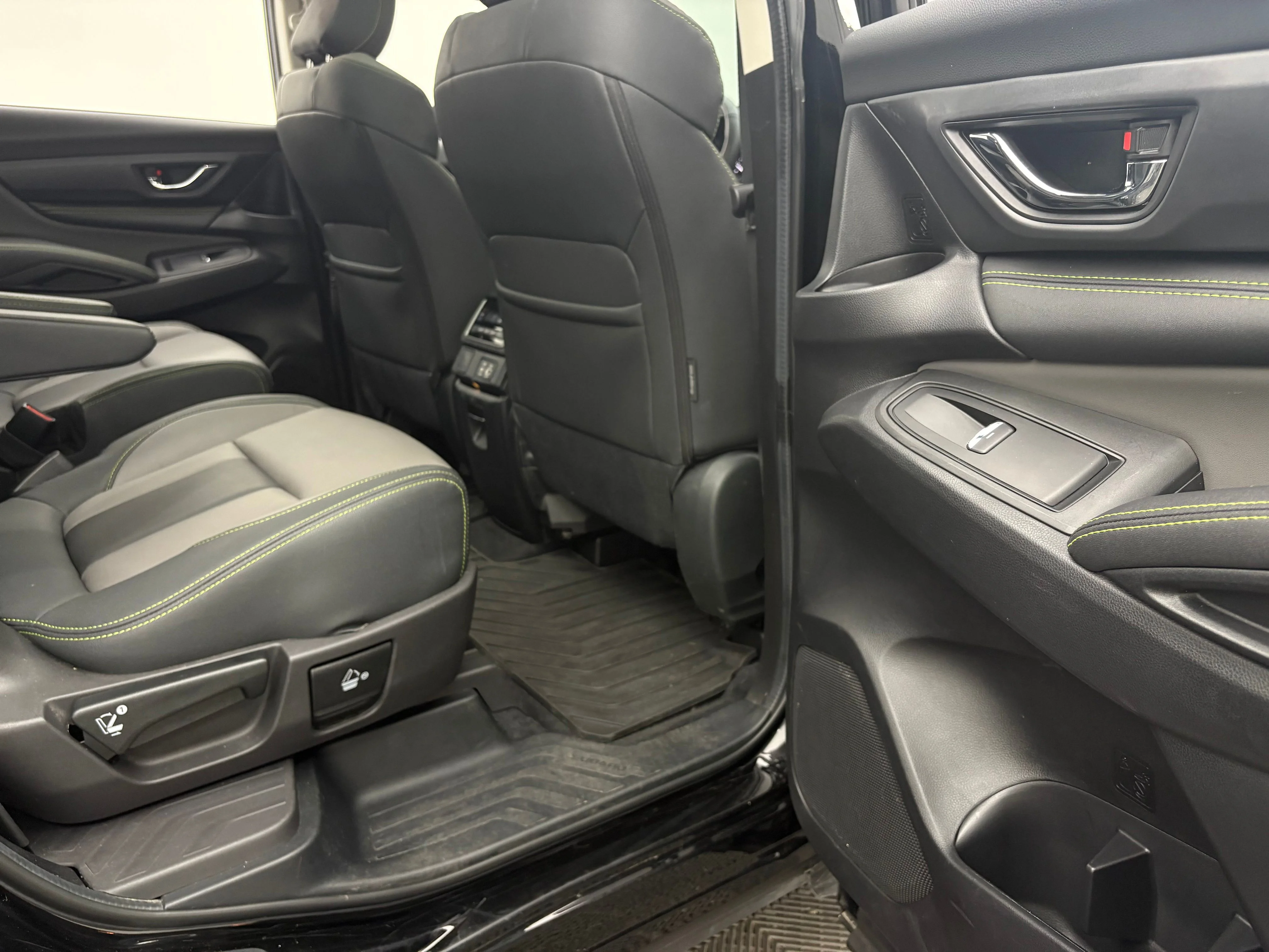 Used 2025 Crystal Black Silica Subaru Onyx Edition image 36