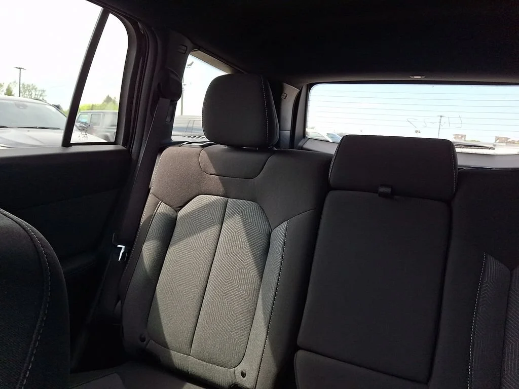 New 2026 Diamond Black Crystal Pearlcoat Jeep Laredo image 13