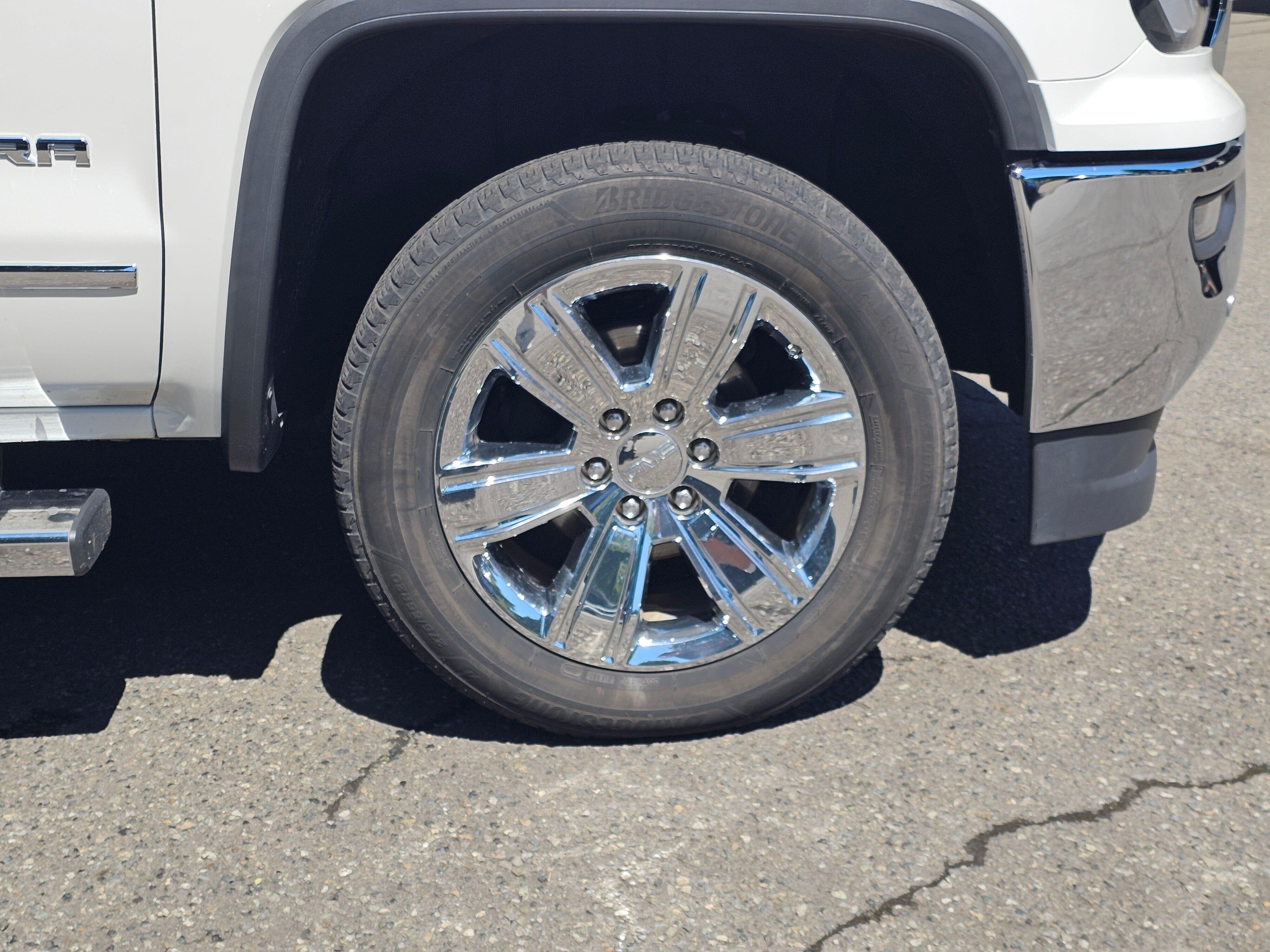 Used 2017 White Frost Tricoat GMC SLT image 9