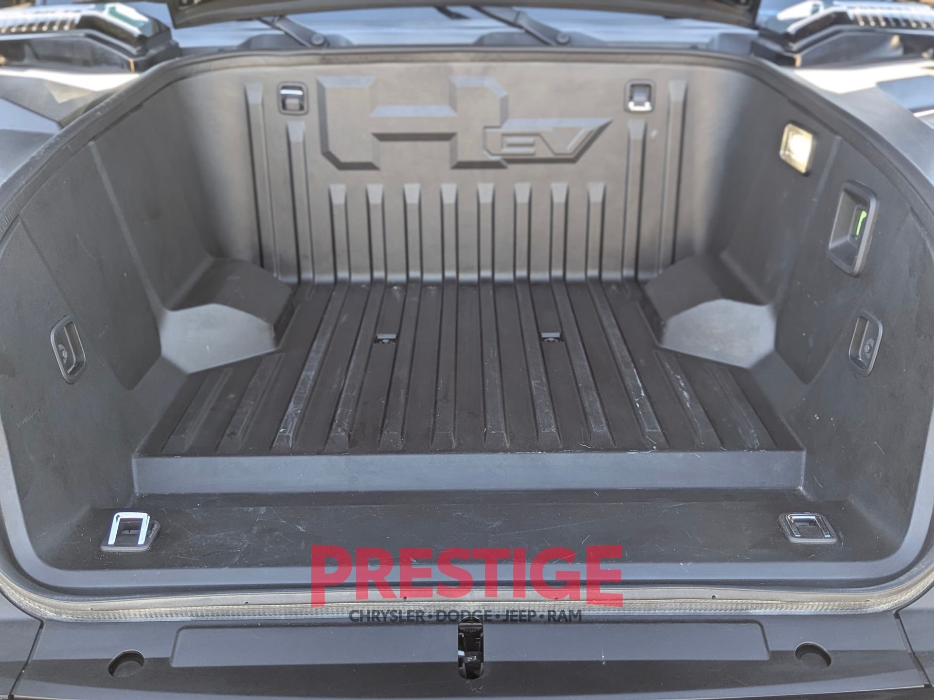 Used 2024 Black GMC 2X image 5