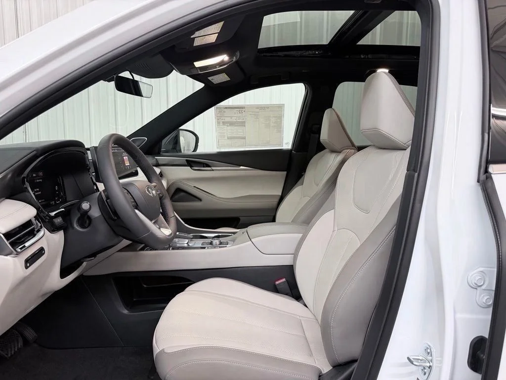 New 2027 RADIANT WHITE INFINITI Luxe AWD image 13