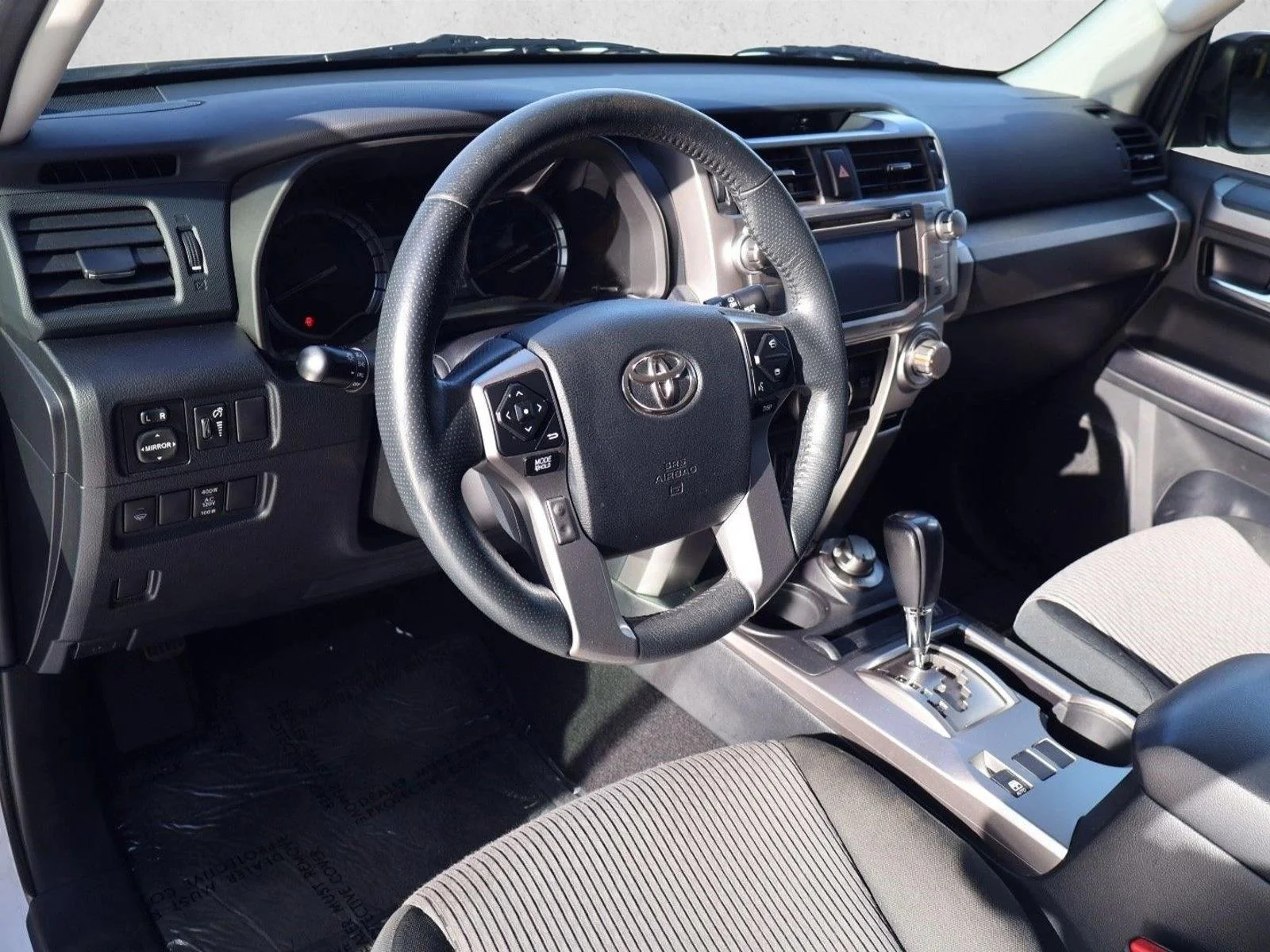 Used 2018 Super White Toyota SR5 image 4