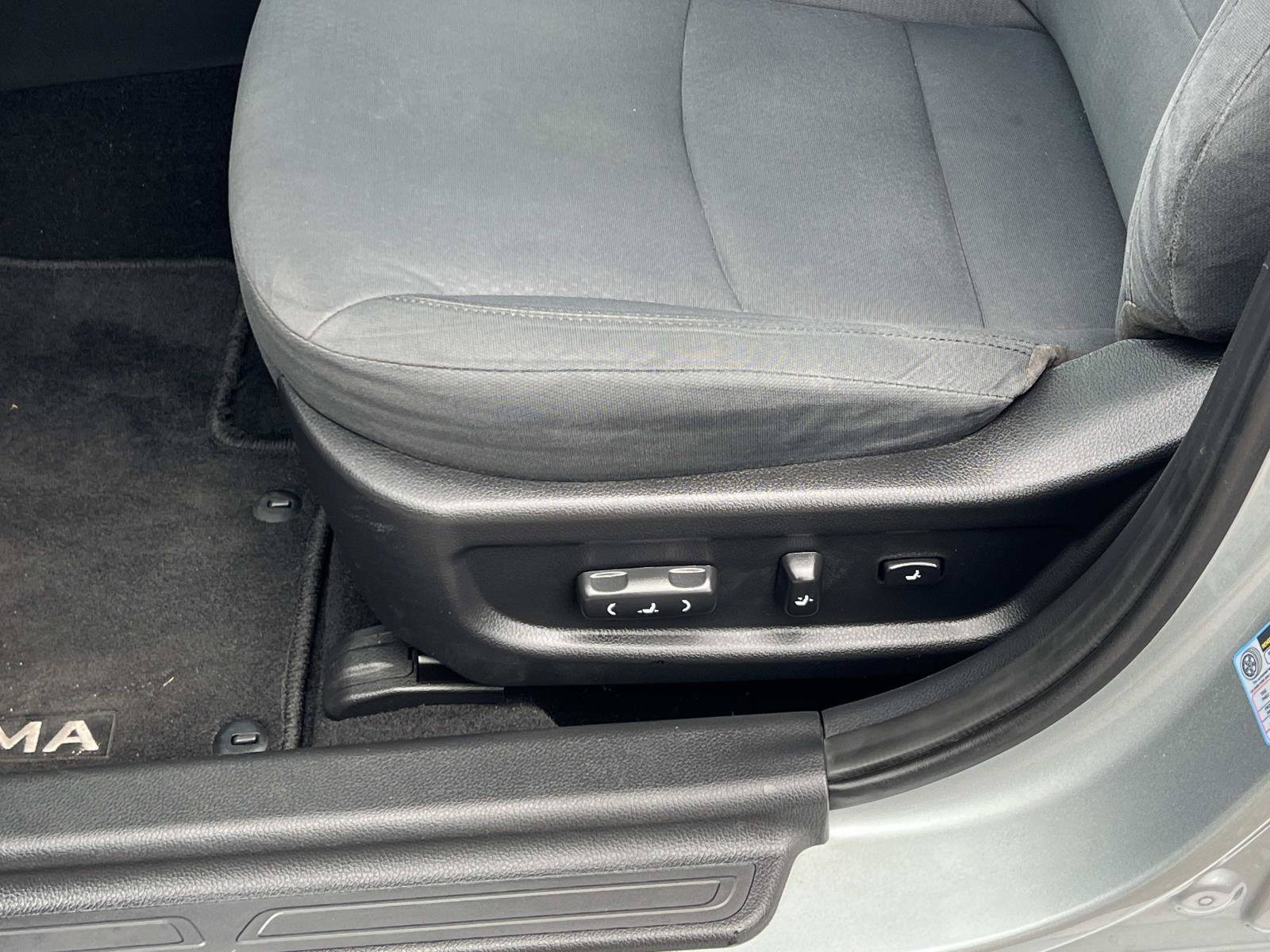 Used 2015 Aluminum Silver Metallic Kia  image 16