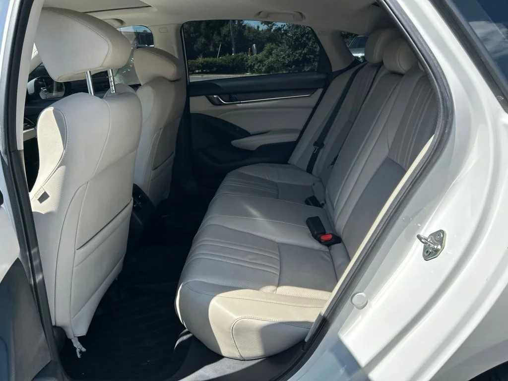 Used 2018 White Honda EX-L image 21